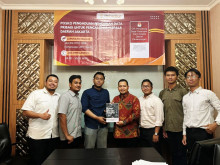 LBH Yusuf laporkan pasangan Dharma-Kun ke Bawaslu. Foto: Dok LBH Yusuf