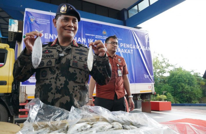 KKP Bagikan 4 Ton Ikan ke Masyarakat Batam