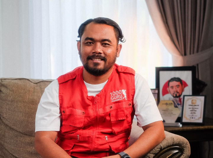 Menebar Kebaikan via Medsos: Kisah Perjalanan Bangun Komunitas 1000 Guru