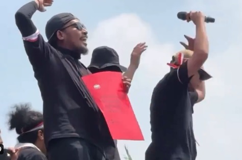 Nyanyian 'Agak Laen' Berkumandang di Gedung DPR