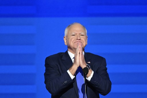 Resmi, Tim Walz Terima Pencalonan sebagai Wakil Presiden AS