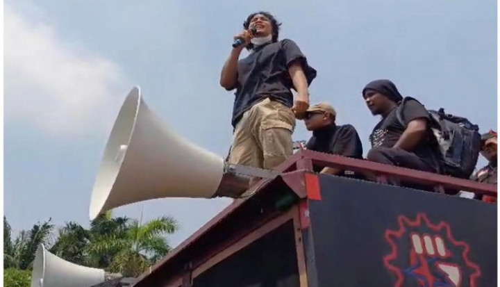 Orasi Bintang Emon saat Demo di Gedung DPR