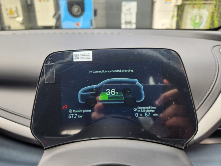 Pengalaman Mengisi Baterai BYD Atto 3