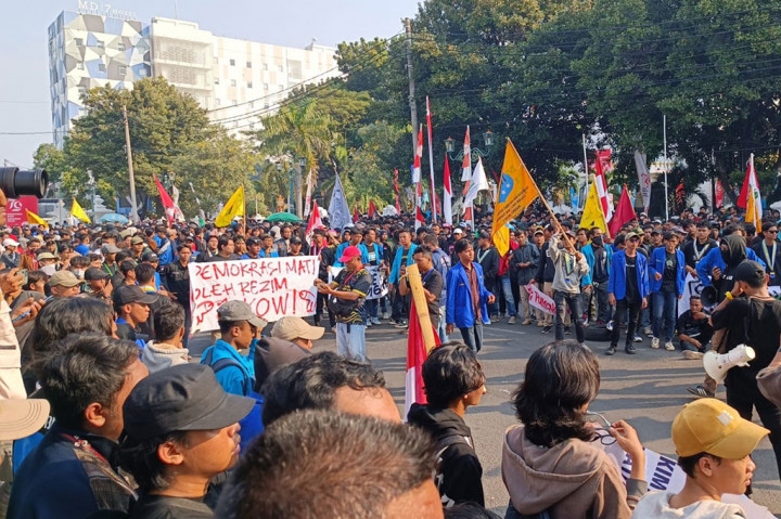 Ribuan Mahasiswa Cirebon Demo Tolak Kepemimpinan Dinasti Jokowi