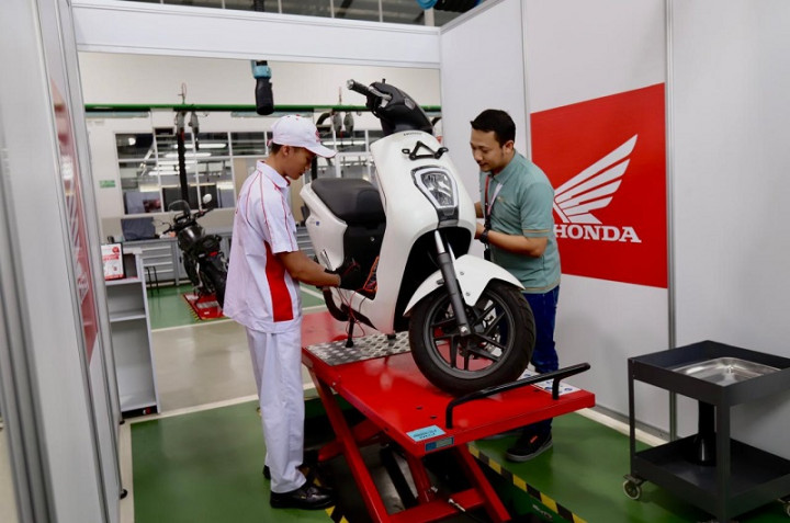 Motor Listrik EM1 e: Jadi Materi Adu Skill Teknisi Honda, Ini Pemenangnya