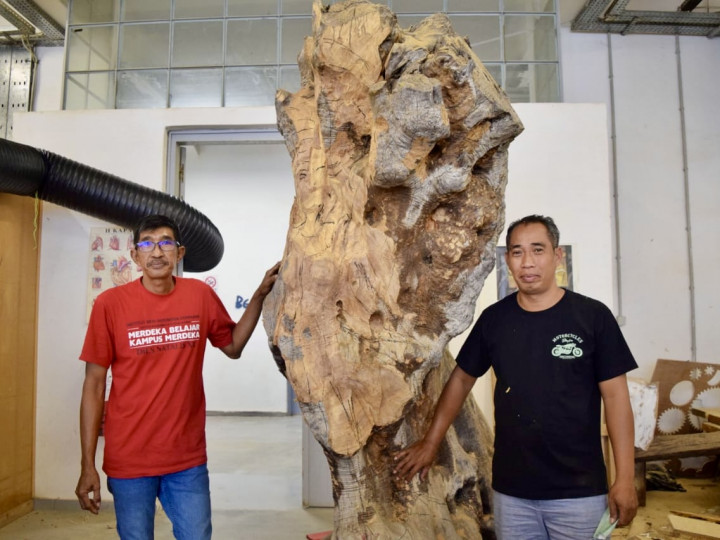 Kolaborasi Seni Ukir Bali Hiasi 75 Tahun Hubungan Indonesia dan Yunani