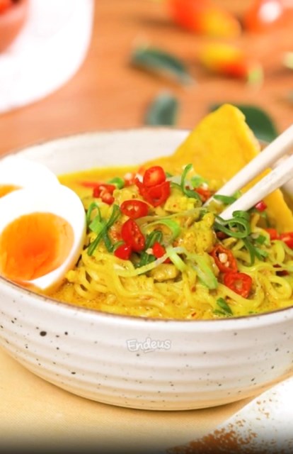 Mi Kari Ayam Pedas, Rasanya 'Meletus' di Mulut