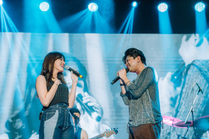 Kejutan! Juicy Luicy Bawa Mawar de Jongh ke Konser untuk Korban Sakit Hati