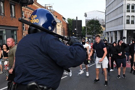 Pengadilan Pakistan Bebaskan Tersangka yang diduga Memulai Bentrokan di Inggris