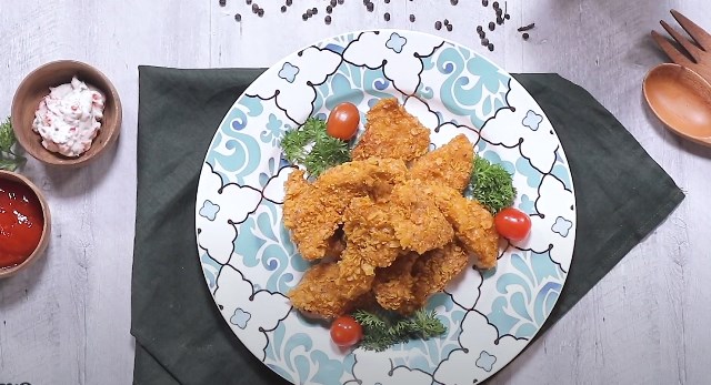Sontek chicken nachos yang endul banget. Dijamin kamu ketagihan deh! (Foto: Dok. Endeus TV)