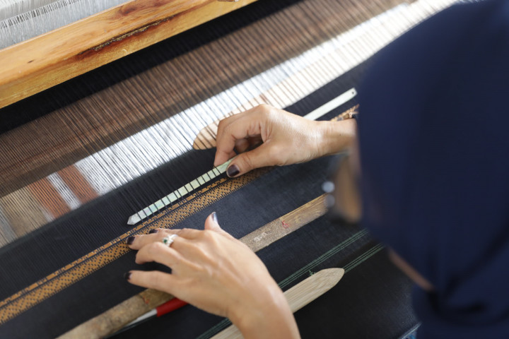 Perajin Muda Lestarikan Tenun Khas Aceh Lewat Pelatihan