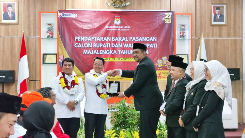Paslon Petahana Karna-Koko Mendaftar Pilkada pada Hari Pertama ke KPU Majalengka