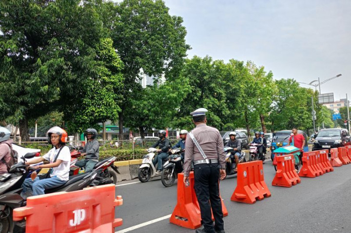 Jelang Pendaftaran Cagub-Cawagub, Lajur Arteri Depan KPU DKI Ditutup
