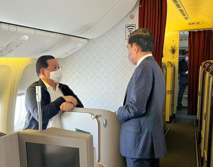 Tertawa Terbahak-bahak, Jokowi Restui Pramono Anung Maju Pilgub DKI