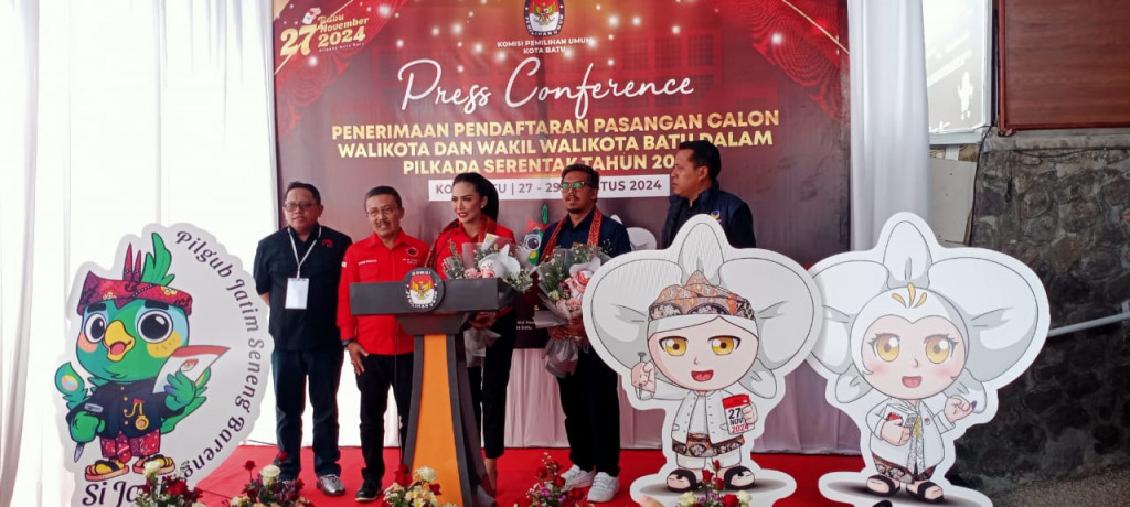 Krisdayanti Nyanyi Padamu Negeri saat Daftar Pilkada Kota Batu