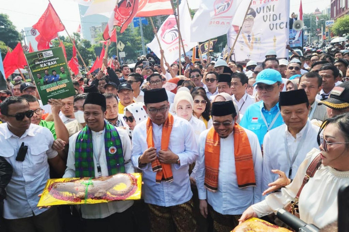 Diiringi Kesenian Betawi dan Barongsai, RK-Suswono Mendaftar ke KPU DKI