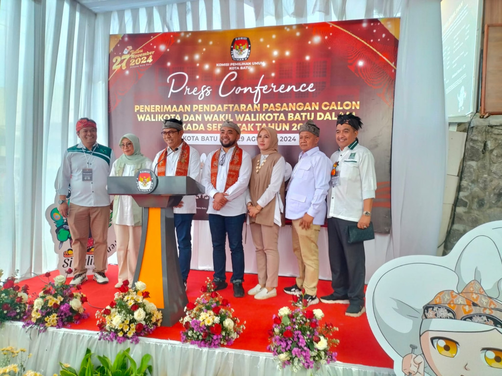 Daftar ke KPU Batu, Nurochman-Heli Suyanto Bawa Program Mbatu SAE