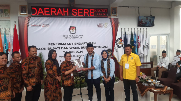 9 Parpol Antar Agus Irawan-Fajar Nirwana Daftar ke KPU Boyolali