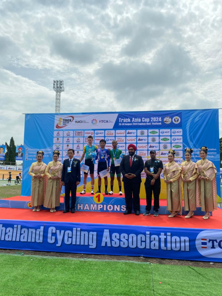 Membanggakan, Klub Sepeda Binaan Sahroni Raih Juara Internasional