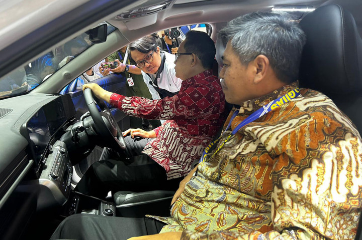 Mobil Listrik Hyundai Curi Perhatian PJ Gubernur Jawa Timur