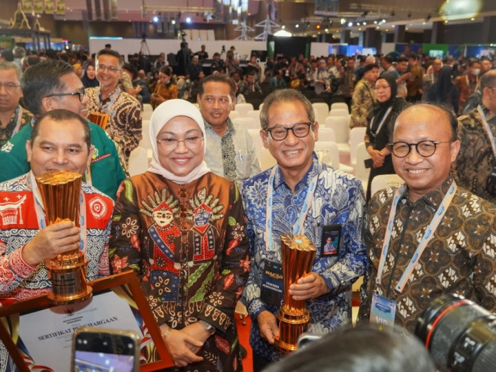 Menaker Girang Penerima Naker Award Tak Ada yang Lakukan PHK