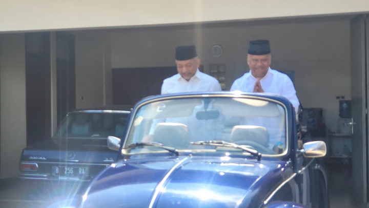 Naik Mobil Klasik, Pasangan Ahmad Syaikhu-Ilham Habibie Daftar ke KPU Jabar
