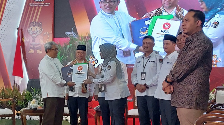 KPU Jabar Nyatakan Berkas Paslon Ahmad Syaikhu-Ilham Habibie Lengkap