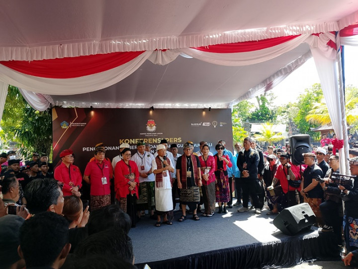 Parade Budaya Iringi Koster Giri Mendaftar Pilgub Bali