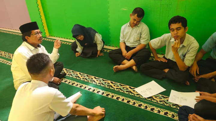 Kisah Rusman Edi, Ajarkan Baca Al-Qur'an pada Anak Berkebutuhan Khusus