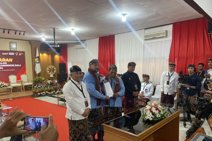 Made Muliawan Arya-Putu Agus Suradnyana Paslon Kedua Daftar Pilgub Bali