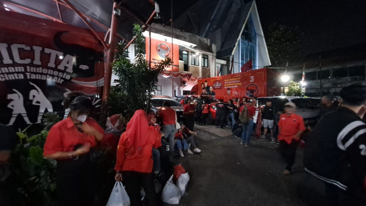 Kader dan Simpatisan Mulai Berkumpul di Kantor DPD PDIP Jabar, Sambut Anies?