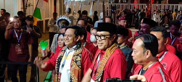 Menjelang Penutupan, PDIP Usung Jeje Wiradinata-Ronal Surapradja di Pilgub Jabar