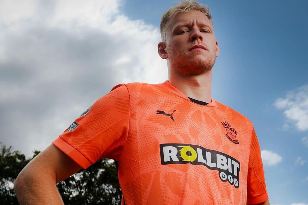 Southampton Resmi Tebus Ramsdale dari Arsenal