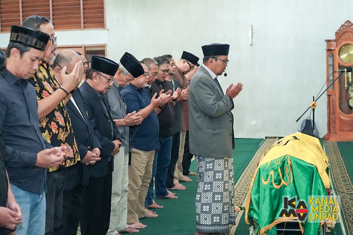 Sejarawan Unpad Sobana Hardjasaputra Tutup Usia