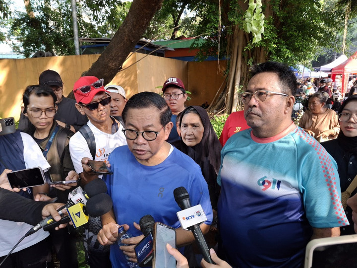 Pramono-Rano Karno Sapa Warga di Lokasi CFD, Bantah <i>Ngomongin</i> Politik