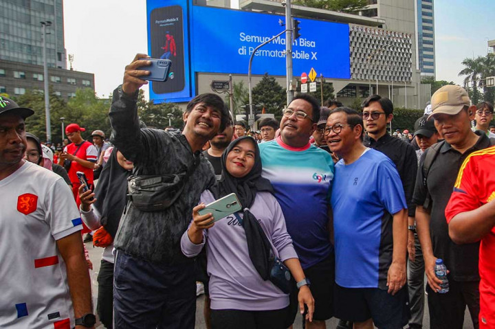 Momen Pramono-Rano Sapa Masyarakat di CFD Bundaran HI