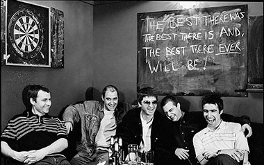 15 Tahun Bubar, Kenapa Baru Sekarang Oasis Reuni?