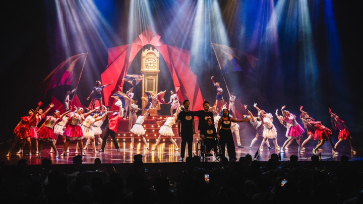 Mahasiswa Performing Arts Prodi Komunikasi dan Bisnis LSPR Tampil Memukau di Drama Musikal 2AM