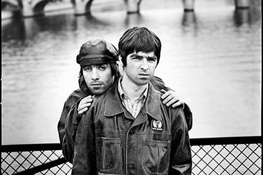 Oasis Reuni, Levi's Langsung Rilis Kaus