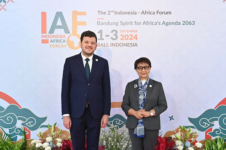 Menlu RI dan Menteri Ekonomi Aljazair Bahas Potensi Kemitraan Strategis