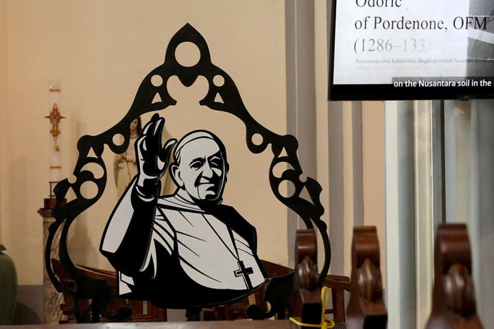 Persiapan Sambut Paus Fransiskus di Gereja Katedral