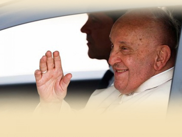 Potret Kesederhanaan Paus Fransiskus