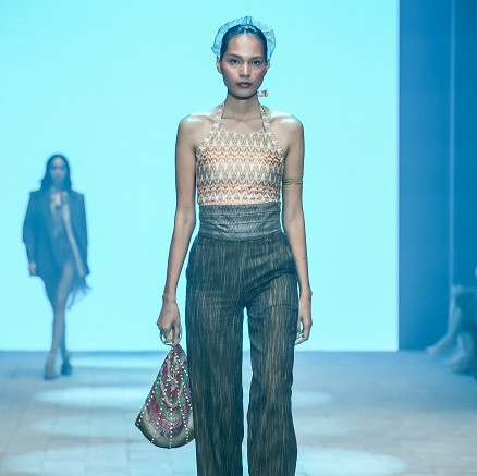 Top Berita Gaya: Motif Tenun Wamena hingga Cara Berolahraga saat Masuk Menopause