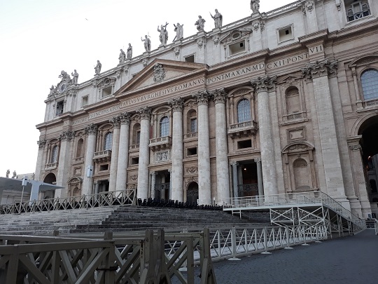 Mengapa Gereja Katolik Berpusat di Vatikan? Ini Sejarah Kepausannya