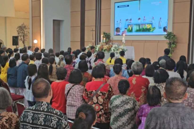 Ratusan Jemaat Gereja Katolik di Solo Ikuti Misa Suci Secara Online