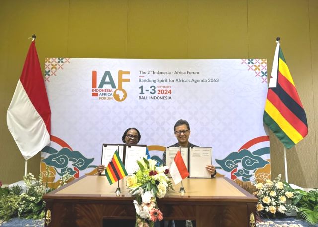 Kemenkes menandatangani MoU Kerja Sama Kesehatan Bilateral dengan Sudan dan Zimbabwe.  (Foto: Dok. Birkom Kemenkes)