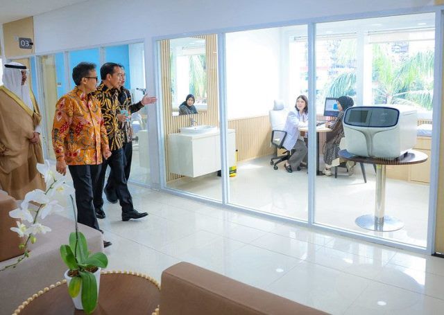 Presiden Jokowi meresmikan Gedung Baru RS Dharmais, Gedung Pelayanan Kanker Ibu dan Anak. (Foto: Dok. Birkom Kemenkes)