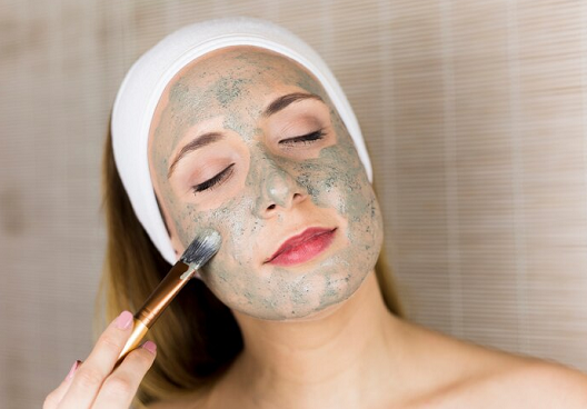 Jadikan Wajah Putih dan Awet Muda dengan 7 Manfaat Utama Peeling
