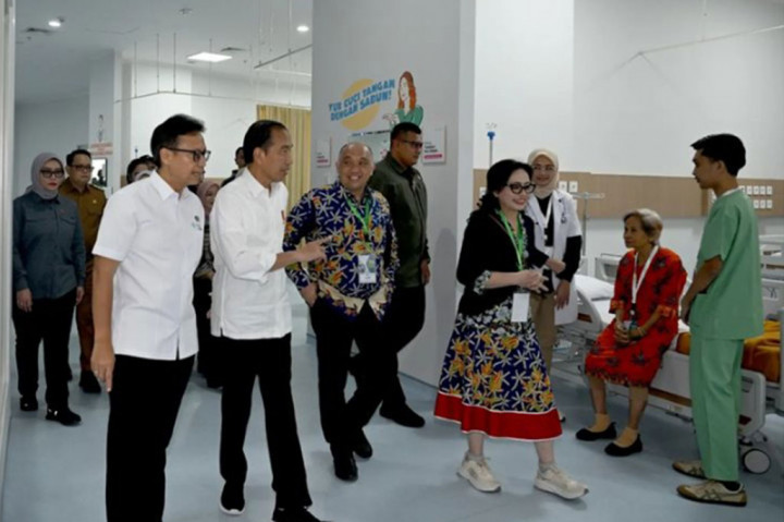 Momen Jokowi Resmikan RS Kemenkes Surabaya