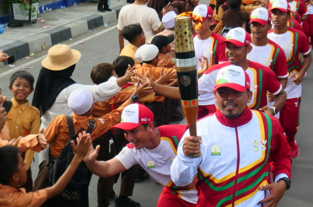 Kirab Api PON XXI Akhirnya Berlabuh di Banda Aceh